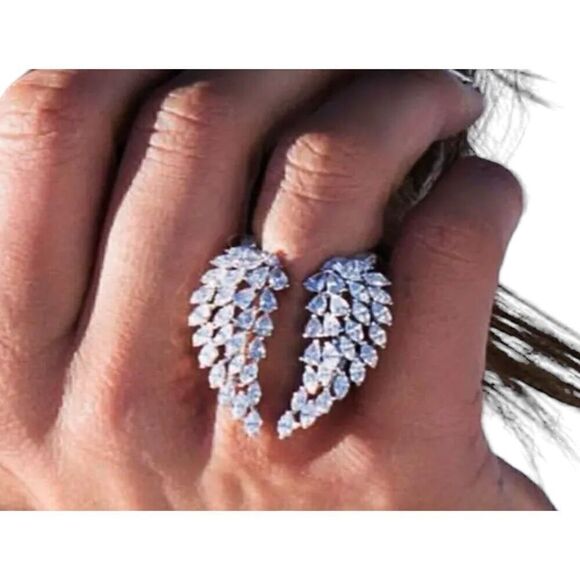 Beautiful Angel Wings Ring w/ Rhinestones  Size is Adjustable - Picture 1 of 5